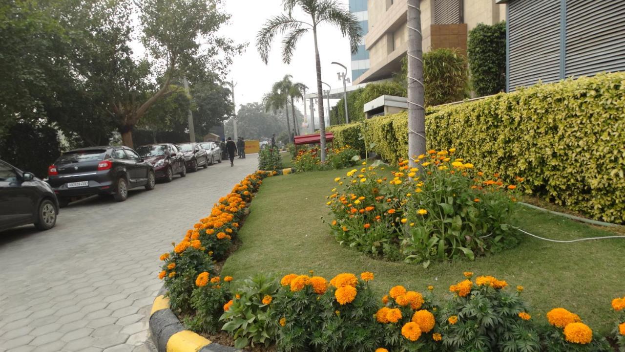 Ramada Gurgaon Central Esterno foto